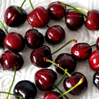 Remove and dry off the cherries
