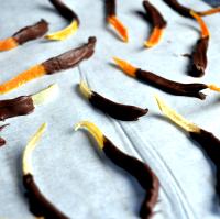 Lay the chocolate dipped candied peel out to set.