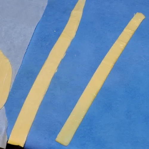 Cut 1cm strips